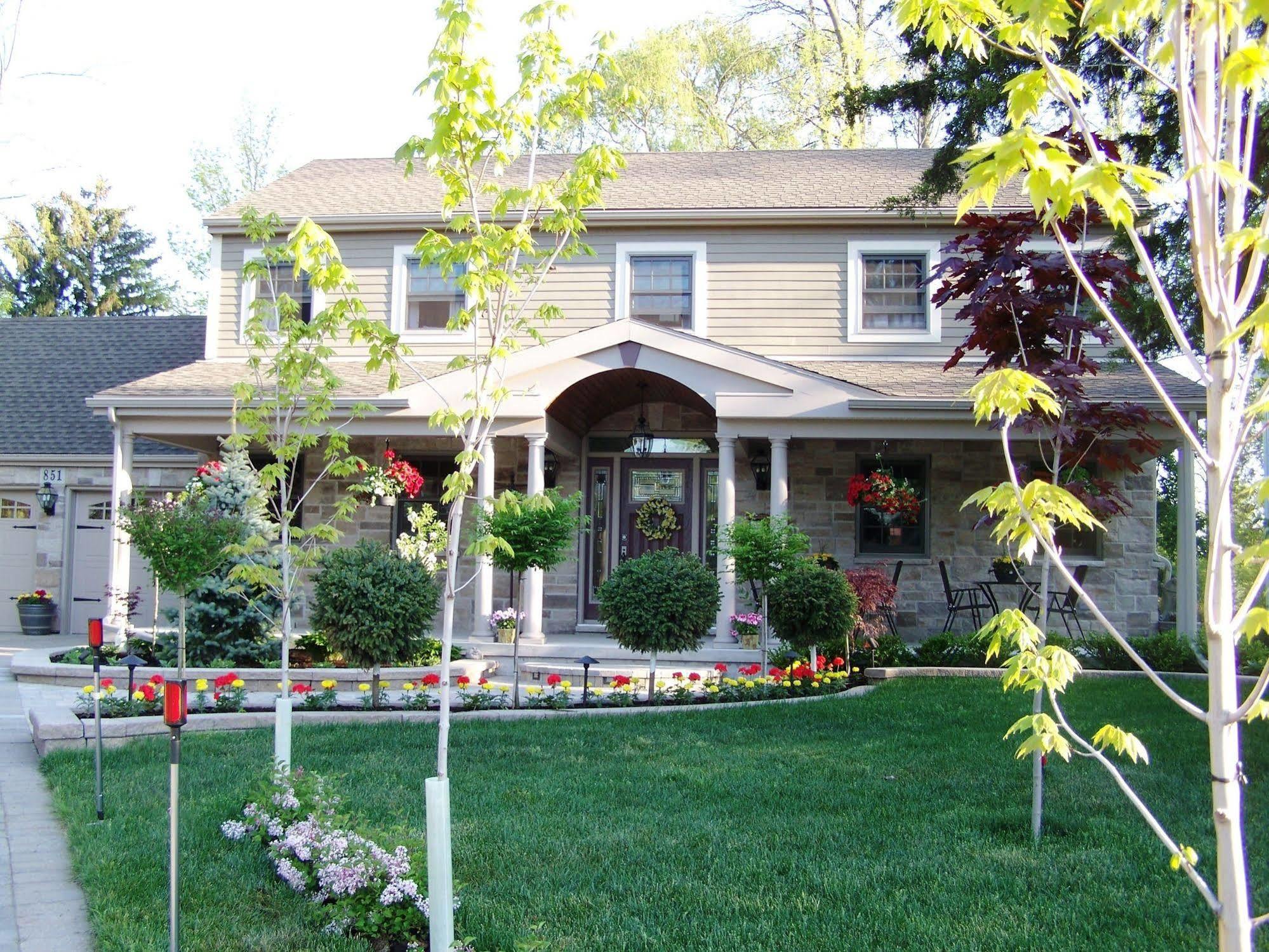 The Porch And Pillow 3*