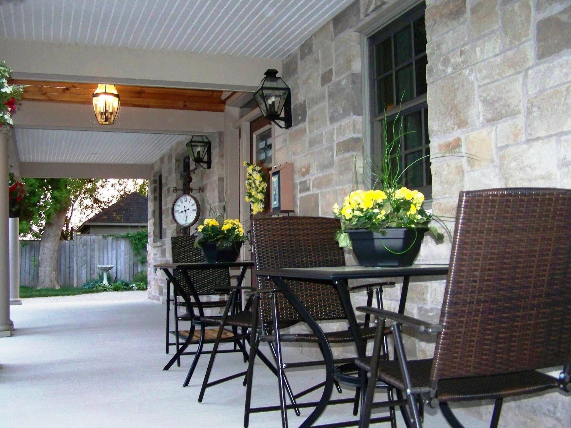 The Porch And Pillow Bed & Breakfast Niagara Falls